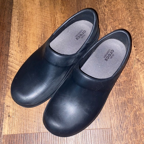 CROC Clogs - Picture 2 of 6